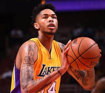 她依靠快速 她依靠快速